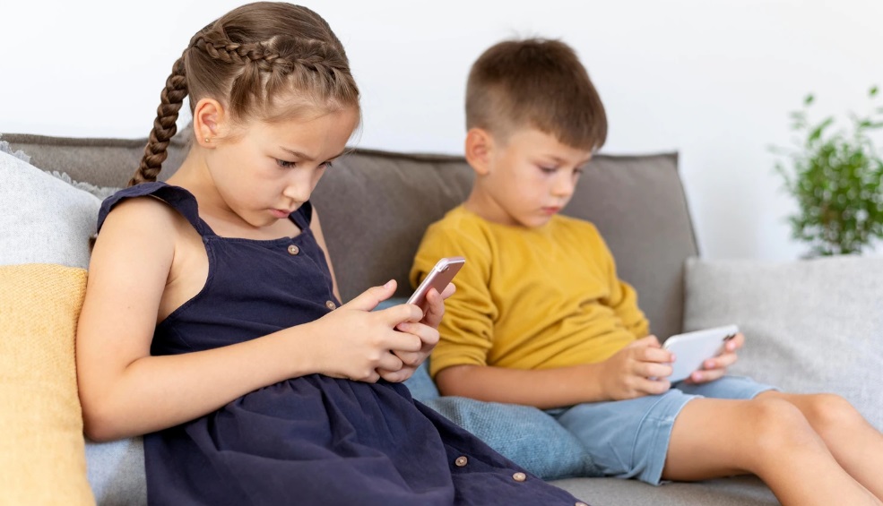 Dijital Ebeveynlik: Teknolojinin Aile Dinamiklerine Etkisi